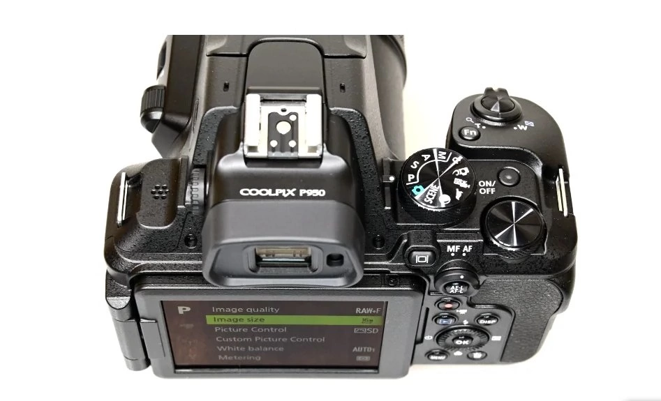 Фотоаппарат цифровой Nikon Coolpix P950 купить в Москве в интернет