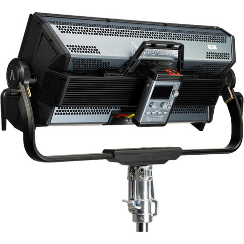 Видеосвет Aputure NOVA P600C RGBWW Kit с кейсом