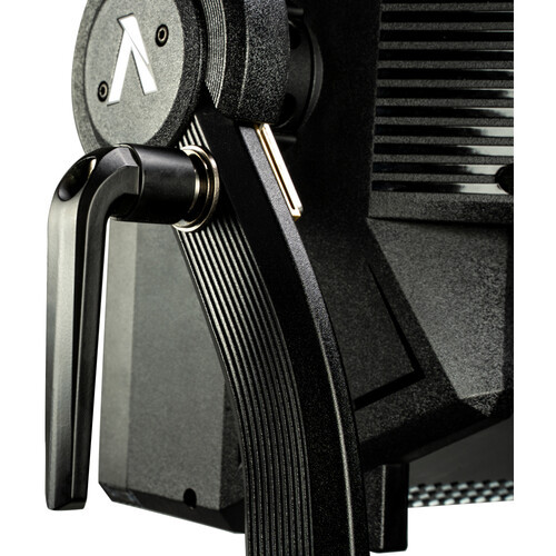 Видеосвет Aputure NOVA P600C RGBWW Kit с кейсом