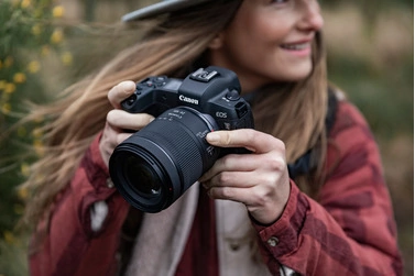 Canon EOS R7 Kit 18-150 — съемка с рук
