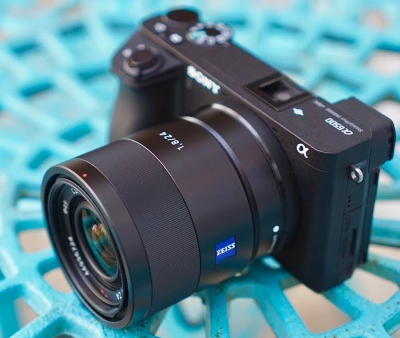 Объектив Sony Carl Zeiss Sonnar T*24mm ZA E (SEL-24F18Z