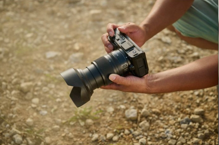 Беззеркальная камера Nikon ZR Body с объективом Nikon Z