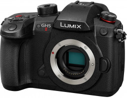 Фотоаппарат беззеркальный Panasonic Lumix DC-GH5 Mark II Body в Москве