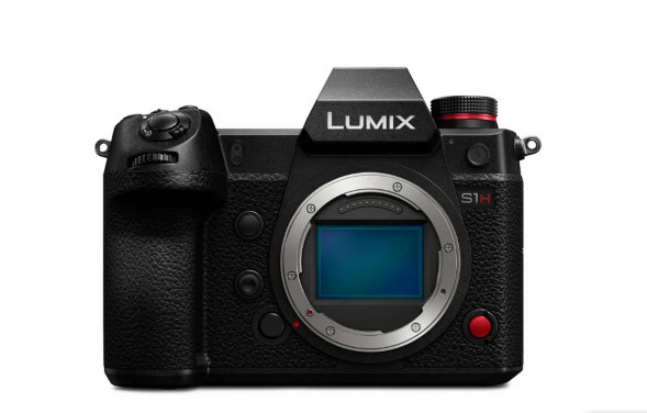 Фотоаппарат беззеркальный Panasonic Lumix DC-S1H Body