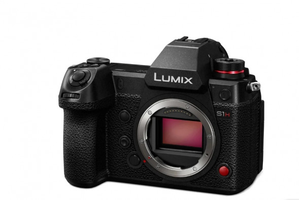Фотоаппарат беззеркальный Panasonic Lumix DC-S1H Body