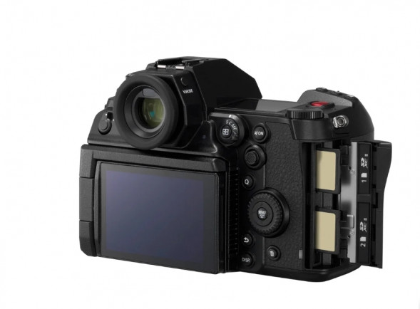 Фотоаппарат беззеркальный Panasonic Lumix DC-S1H Body