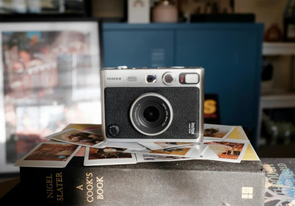 Фотоаппарат моментальной печати Fujifilm Instax Mini Evo Черный