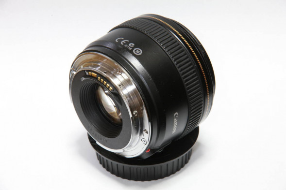 Объектив Canon EF 28 f/1.8 USM