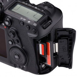 Фотоаппарат зеркальный Canon EOS 5D Mark IV Body в Москве