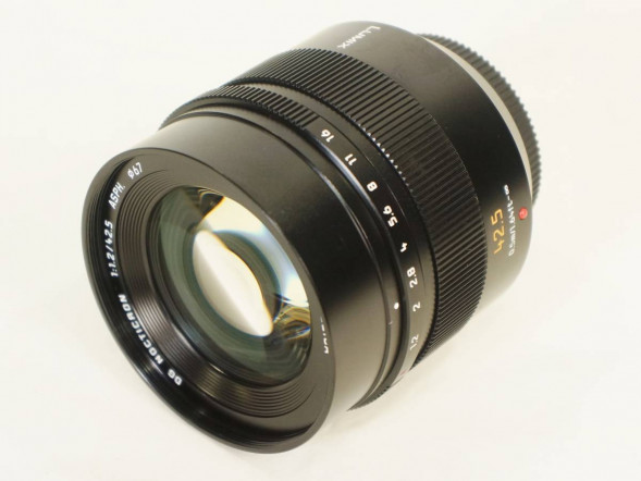 Объектив Panasonic Nocticron 42.5mm f/1.2 Asph DG O.I.S. (H-NS043)