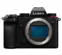 Фотоаппарат беззеркальный Panasonic Lumix DC-S5 Body в Москве