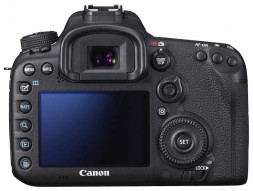 Фотоаппарат зеркальный Canon EOS 7D Mark II Kit в Москве