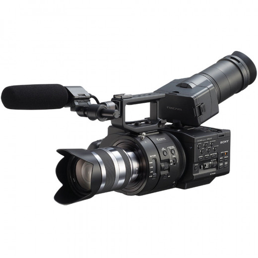 Видеокамера Sony NEX-FS700 Kit 18-200 — 