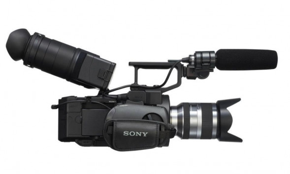 Видеокамера Sony NEX-FS700 Kit 18-200